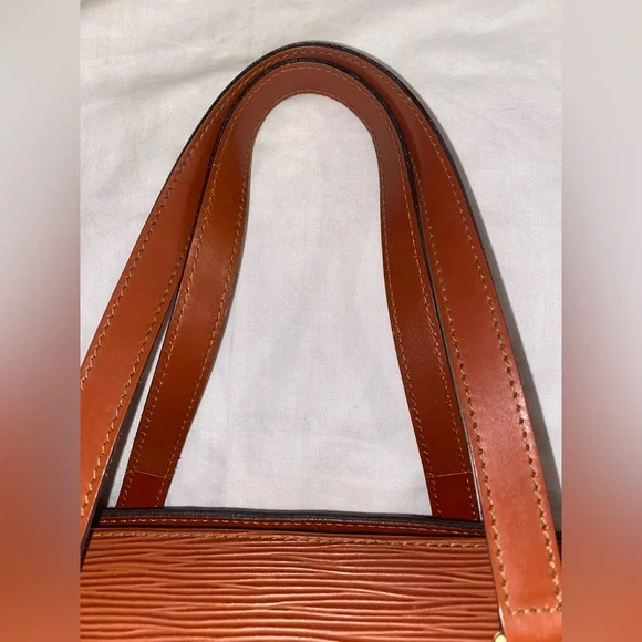 Louis Vuitton Cognac Leather Shoulder Bag with Barrel Design - Picture 12 of 16